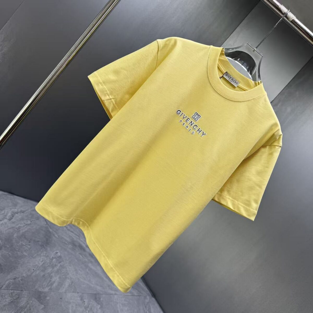 P75 GIVENC* 纪梵希* 2026春夏新款短袖T恤 定制纯棉字母logo厚板 颜色：黑色 白色 深红 黄色 码数：S M L XL XXL