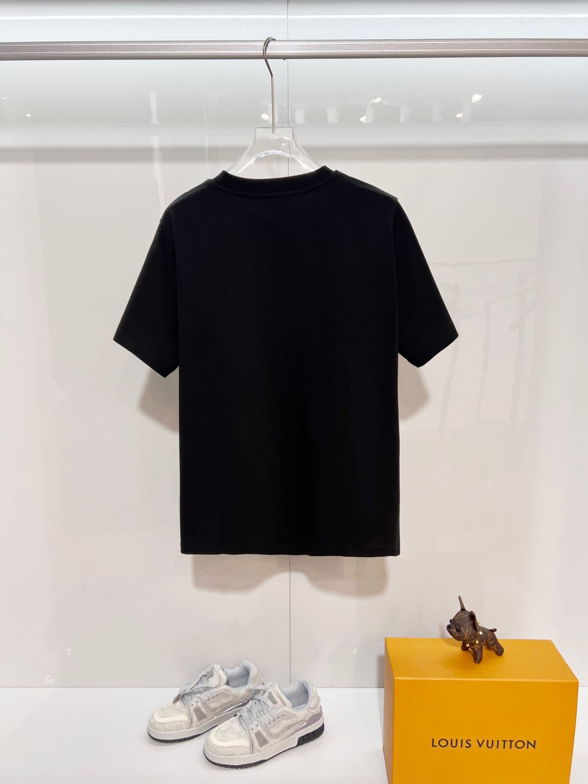 P80 BURBERRY/巴宝莉 高品质320克圆领短袖T恤 品牌经典 简约蓝色拼接格纹领刺绣字母LOGO 2025ss官方同步 高版本 高品质 时尚个性 百搭潮流 纯原品质 原版面料 吊牌 领标 水洗麦 三标齐全 颜色: 黑色.白色. 尺码：S M L XL