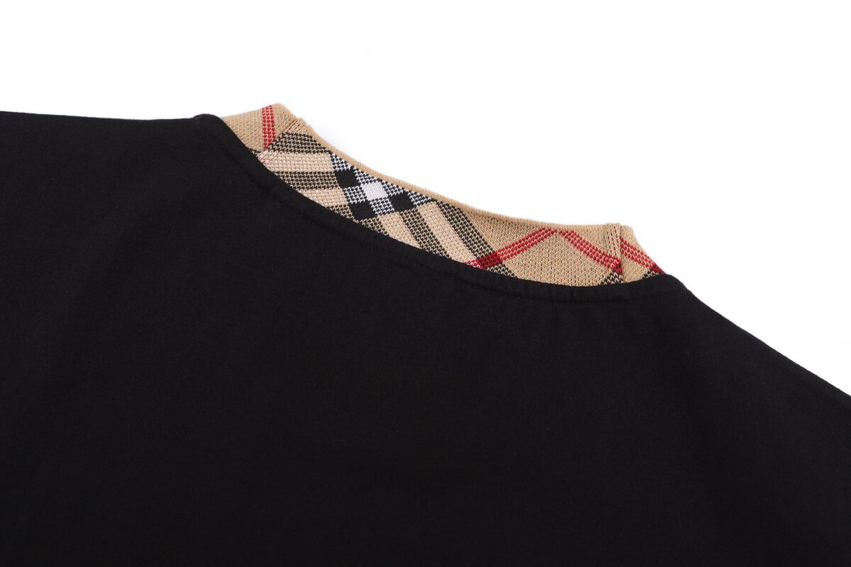 P65 款号：mm130 BURBERRY 巴宝莉25SS圆领格纹装饰棉质短袖T恤衫 -正品4050购入 -32支双股平纹匹马棉220克 -扁机罗纹 -罗纹提花 -面料酵洗 -定制1：1商标 -尺码：S M L XL