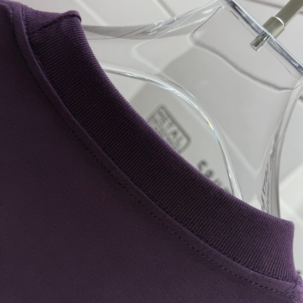 P70 Burberr* 巴宝* 2026春夏新款 经典字母 印花工艺 休闲宽松 圆领短袖T恤 男女同款 颜色：黑色 白色 紫色 绿色 尺码: S M L XL XXL 尺码： S （90-130斤） M （120-150斤） L （140-165斤） XL （160-180斤） XXL （180-210斤）