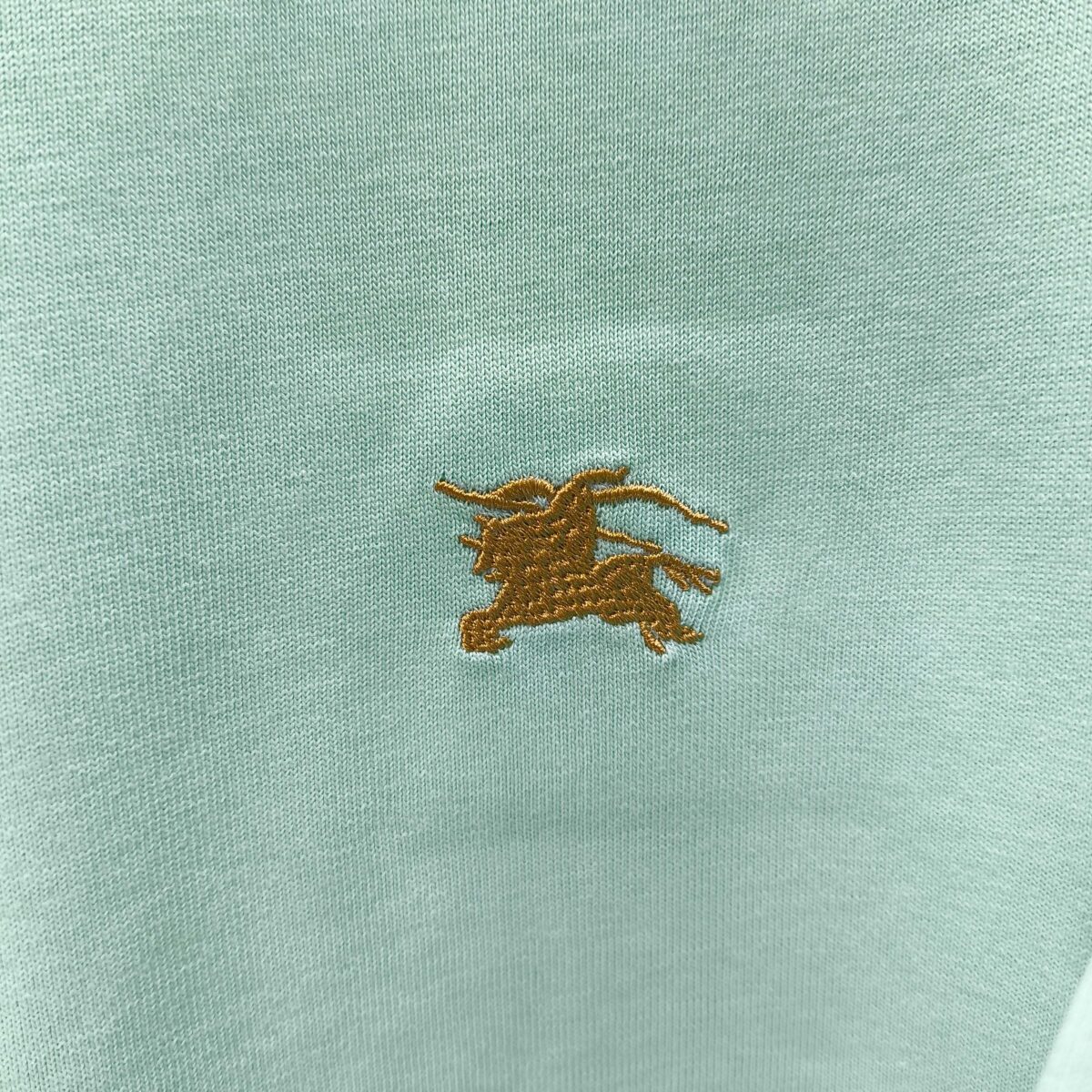 P75 BBR* 巴宝莉* 2026新款 精致绣花小logo 300g短袖t恤 宽松版型男女同款 尺码 S M L XL XXL 黑色 白色 紫色 湖水绿