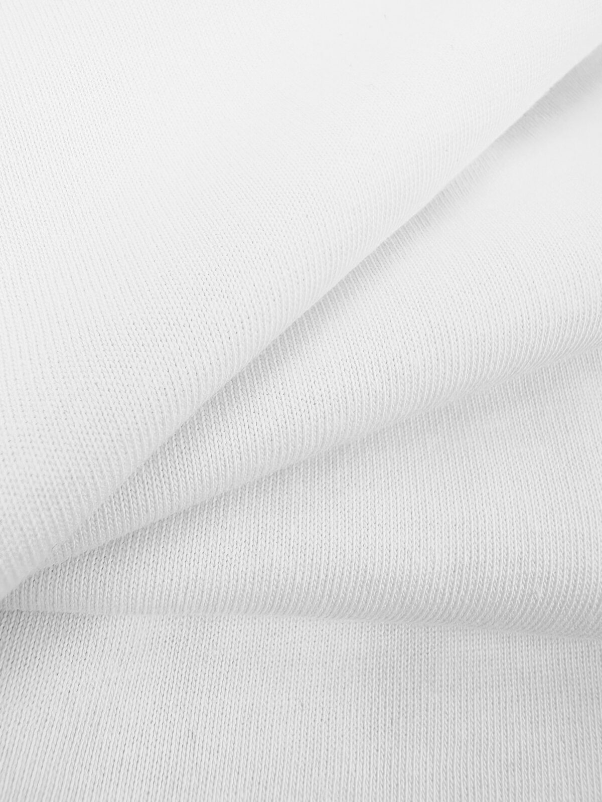 P75 款号:mm131 Burberry巴宝莉 26ss新款植绒字母毛巾绣T恤衫短袖，面料选用300克平织棉面料打造，呈现常规版型。圆领款式，点缀植绒品牌徽标印花。采用链式缝线刺绣工艺，铺叠骑士印章装饰，源自 1980 年代品牌包款的典藏图案。 颜色:黑色 白色 码数：S. M. L. XL