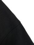 P75 款号:mm131 Burberry巴宝莉 26ss新款植绒字母毛巾绣T恤衫短袖，面料选用300克平织棉面料打造，呈现常规版型。圆领款式，点缀植绒品牌徽标印花。采用链式缝线刺绣工艺，铺叠骑士印章装饰，源自 1980 年代品牌包款的典藏图案。 颜色:黑色 白色 码数：S. M. L. XL