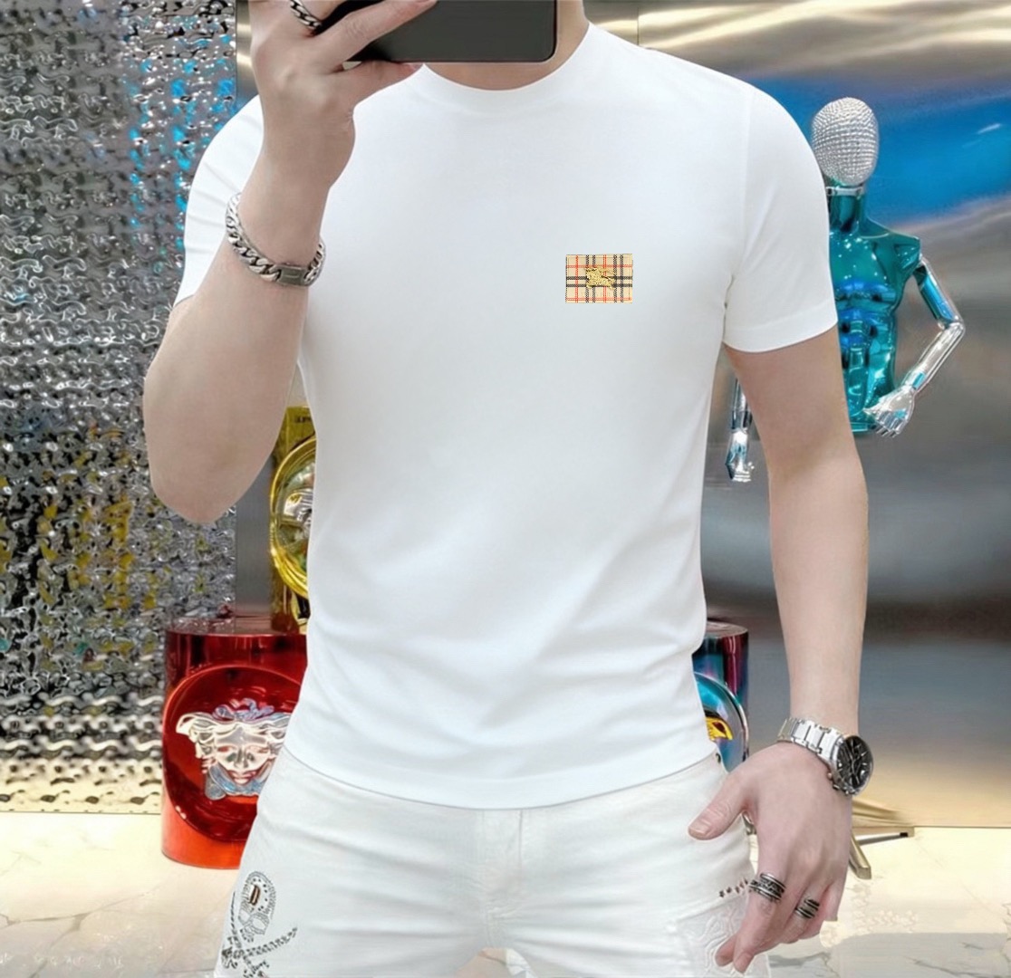 weigou_202079_3_6b5f4f34ec P70 品牌: 巴宝莉 (胖子福音)原单男士休闲短袖T恤,2026春夏新品,定制胸前顶级logo 工艺、搭配整件细节 品质及剪裁设计都堪称一流,定制进口丝光棉面料!型格十足,配色轻熟百搭。M-5XL(穿到220斤)