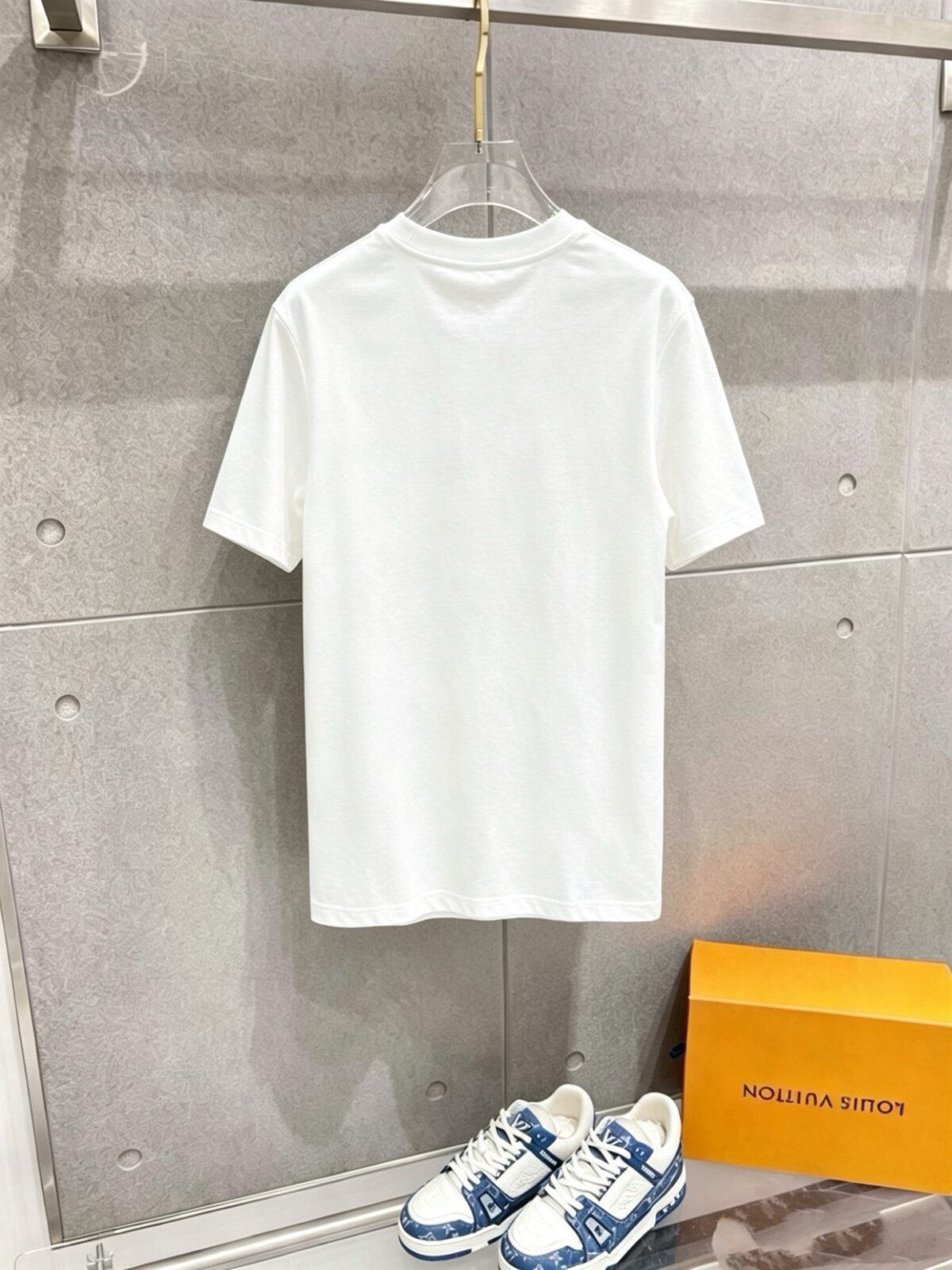 P70 品牌： 巴宝莉 (胖子福音)原单男士休闲短袖T恤，2026春夏新品，定制胸前顶级logo 工艺、搭配整件细节 品质及剪裁设计都堪称一流，定制进口丝光棉面料！型格十足，配色轻熟百搭。M-5XL(穿到220斤)