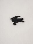 P75 Burberry巴宝莉 经典胸前logo短袖T恤 选用客供定制针织100%纯棉面打造,面料手感细腻，厚实有质感的纯棉布 高密度的机织工艺，如棉絮般柔紧致舒适 有挺括感，上身十分显型~ 精致饱满有质感将品牌的档次感完美呈现，无论内搭还是单穿都超级有型 宽松版型裁剪，随意上身！ 颜色：黑色，白色 尺码：S-XL