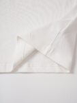 P75 Burberry巴宝莉 经典胸前logo短袖T恤 选用客供定制针织100%纯棉面打造,面料手感细腻，厚实有质感的纯棉布 高密度的机织工艺，如棉絮般柔紧致舒适 有挺括感，上身十分显型~ 精致饱满有质感将品牌的档次感完美呈现，无论内搭还是单穿都超级有型 宽松版型裁剪，随意上身！ 颜色：黑色，白色 尺码：S-XL