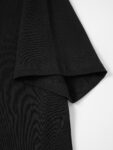 P75 Burberry巴宝莉 经典胸前logo短袖T恤 选用客供定制针织100%纯棉面打造,面料手感细腻，厚实有质感的纯棉布 高密度的机织工艺，如棉絮般柔紧致舒适 有挺括感，上身十分显型~ 精致饱满有质感将品牌的档次感完美呈现，无论内搭还是单穿都超级有型 宽松版型裁剪，随意上身！ 颜色：黑色，白色 尺码：S-XL