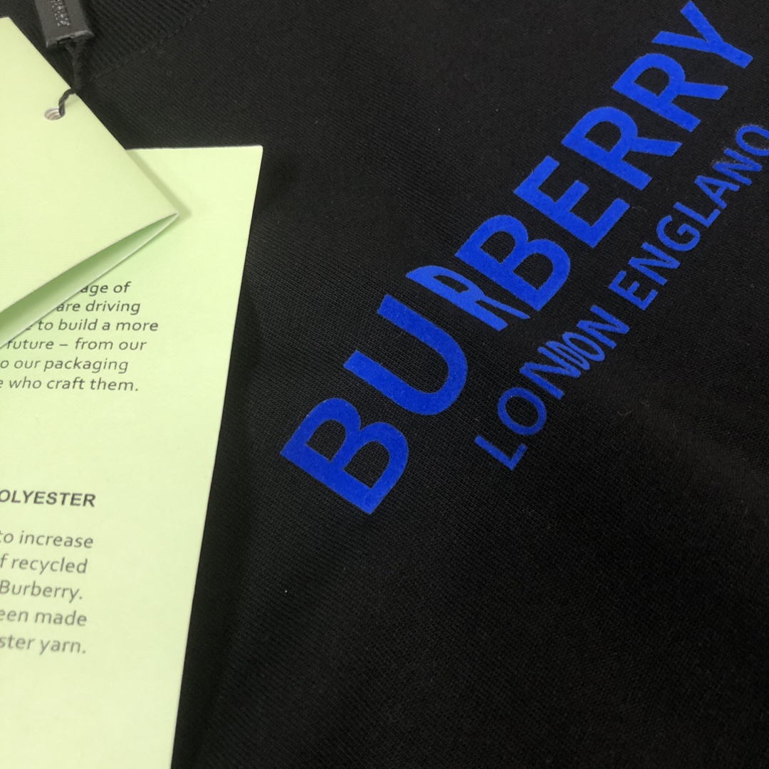 weigou_203115_5_da2cb0d06f P75 💥 BURBERRY 巴宝莉 夏季新款圆领短袖T恤!270克重磅高端纯棉面料,手感质感都极完美!修身裁剪设计干净利落!时尚又好看!走线做工非常精致!版型效果超赞!而且透气性能超强!任何年龄阶段都可轻松驾驭,男士衣橱里必备的单品。 颜色: 白 黑色 码数:M-3XL (下单请报身高体重)