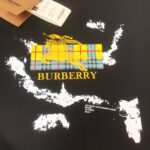 P75 🌟BUR*BERRY 巴宝莉 2025最新款情侣款圆领短袖 情侣T恤～ 春夏新品 高品质 🔥🔥时尚百搭潮款 定制进口面料 ！穿着舒适 透气 时尚不失个性 上身休闲随性 帅气有型 彰显大牌气质。三标齐全！！ 颜色：黑色 白色 尺码：M-XXXL