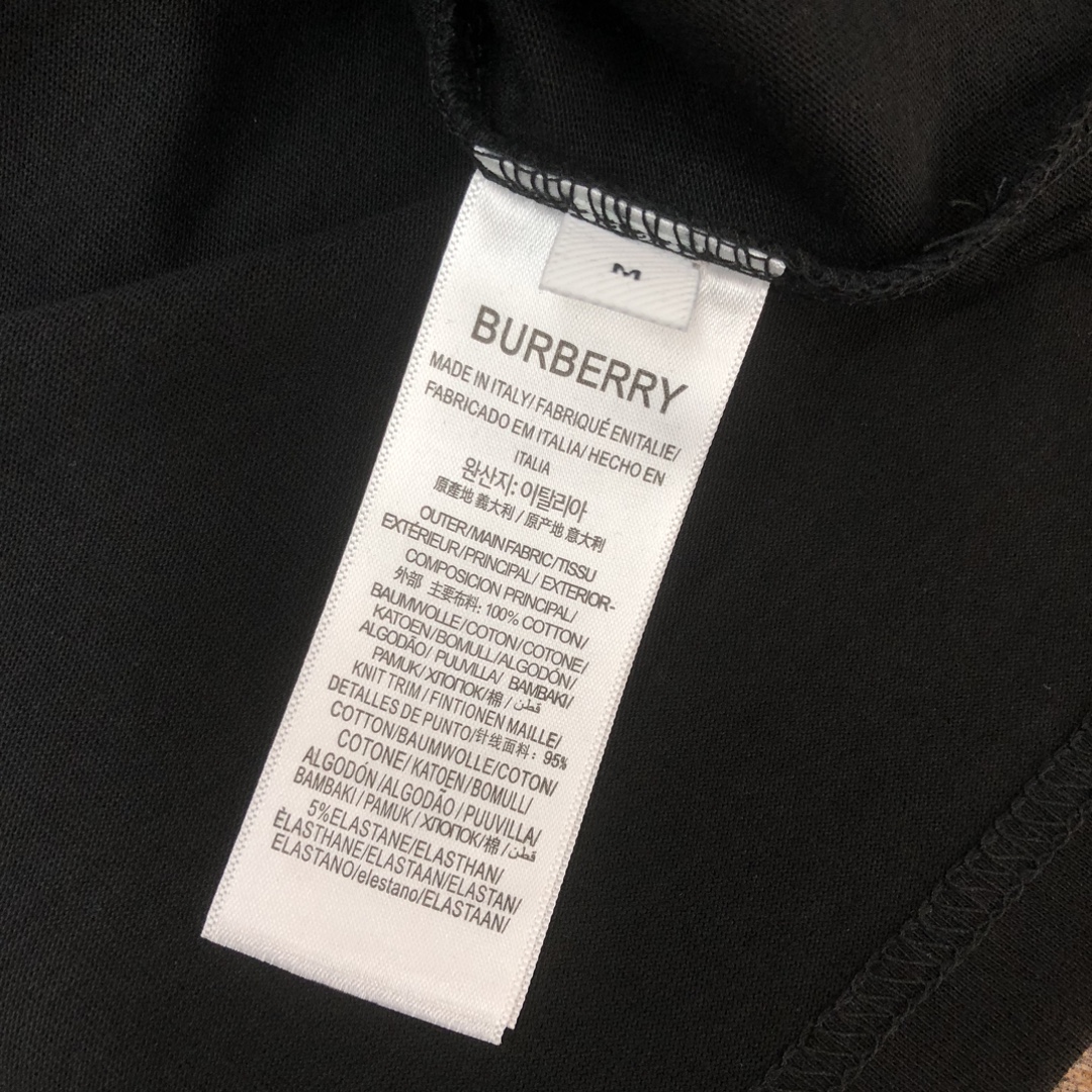 P75 🌟BUR*BERRY 巴宝莉 2025最新款情侣款圆领短袖 情侣T恤～ 春夏新品 高品质 🔥🔥时尚百搭潮款 定制进口面料 ！穿着舒适 透气 时尚不失个性 上身休闲随性 帅气有型 彰显大牌气质。三标齐全！！ 颜色：黑色 白色 尺码：M-XXXL