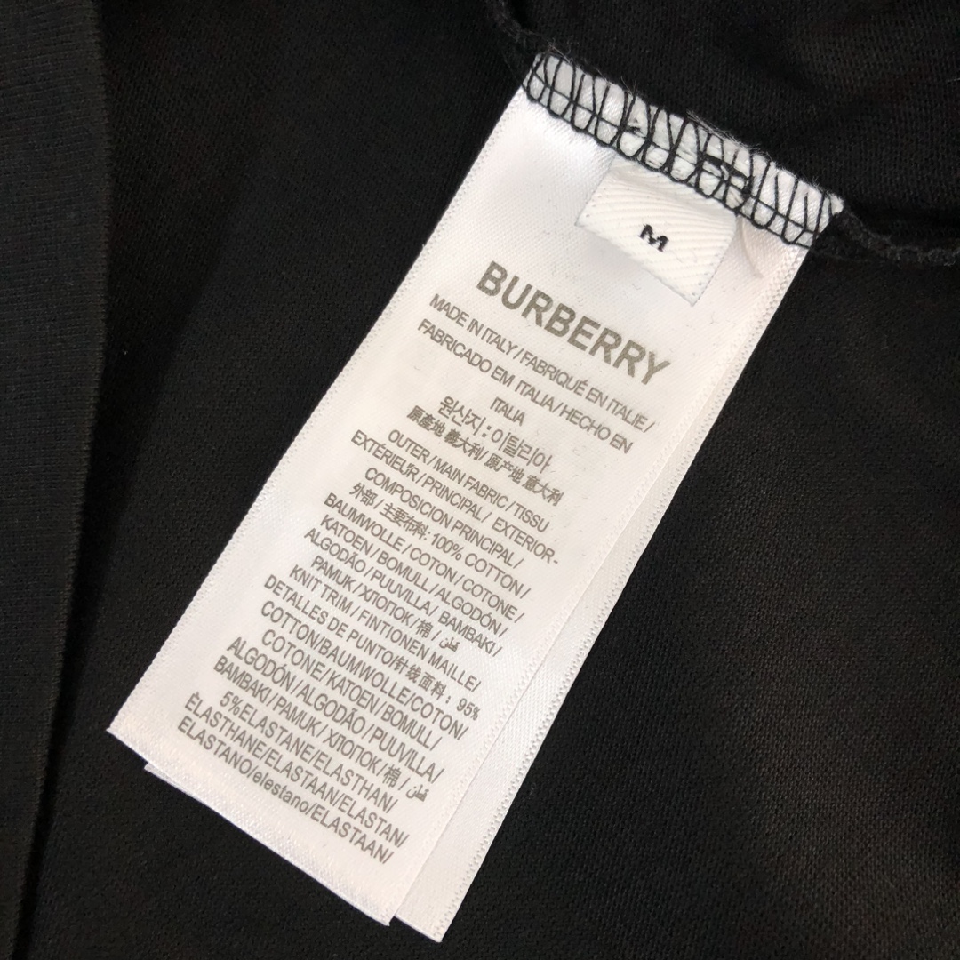 P75 Bur*berry 巴宝莉 26SS最新款战马骑士系列情侣款短袖T恤～品牌logo重工艺设计～面料上身舒适透气，不僵硬，修身的剪裁，采用高定定制纯棉面料！上身舒适有型，内搭单穿都完全没问题，时尚潮人必备！！！ 颜色：黑色 白色 码数M-XXXL