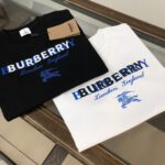 P75 BUR*BERRY 巴宝莉 26SS最新款情侣款短袖T恤～重影字母logo印花设计～面料上身舒适透气，不僵硬，修身的剪裁，采用高定定制纯棉面料！上身舒适有型，内搭单穿都完全没问题，时尚潮人必备！！！ 颜色：黑色 白色 码数M-XXXL