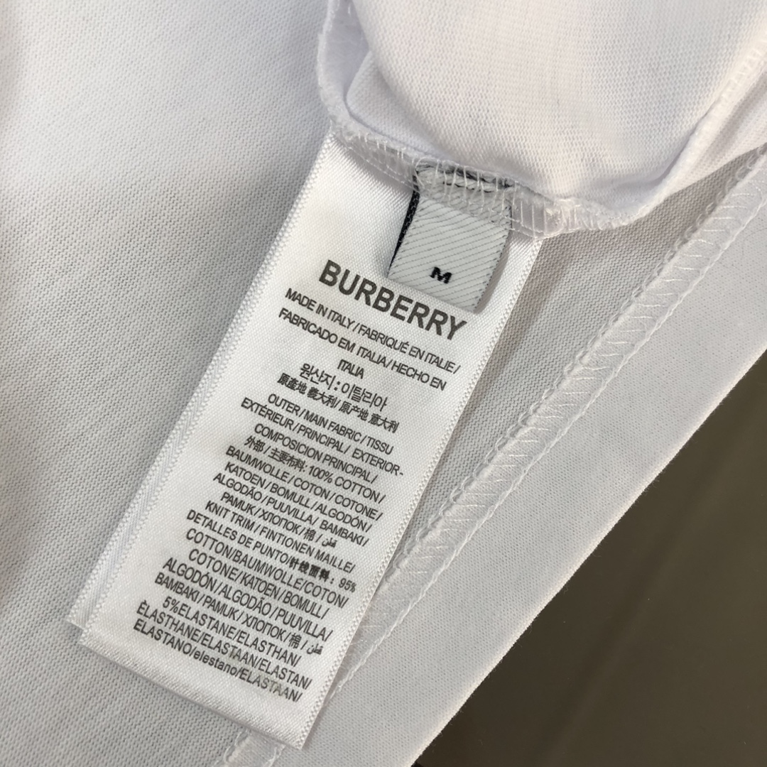 P75 BUR*BERRY 巴宝莉 26SS最新款情侣款短袖T恤～重影字母logo印花设计～面料上身舒适透气，不僵硬，修身的剪裁，采用高定定制纯棉面料！上身舒适有型，内搭单穿都完全没问题，时尚潮人必备！！！ 颜色：黑色 白色 码数M-XXXL