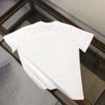 P75 BUR*BERRY 巴宝莉 26SS最新款情侣款短袖T恤～重影字母logo印花设计～面料上身舒适透气，不僵硬，修身的剪裁，采用高定定制纯棉面料！上身舒适有型，内搭单穿都完全没问题，时尚潮人必备！！！ 颜色：黑色 白色 码数M-XXXL