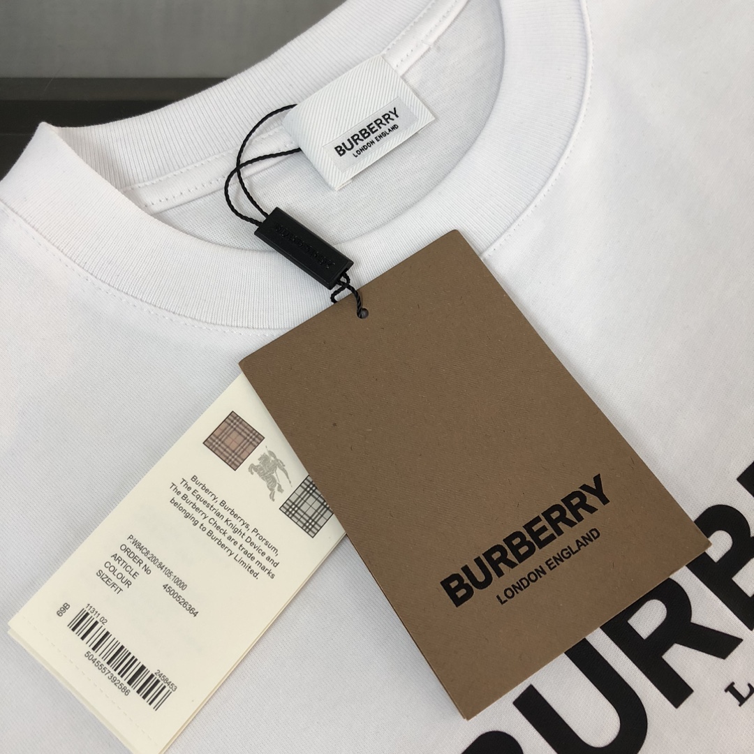 P75 Bur*berry 巴宝莉 26SS最新款情侣款小熊印花短袖T恤～品牌logo重工艺设计～面料上身舒适透气，不僵硬，修身的剪裁，采用高定定制纯棉面料！上身舒适有型，内搭单穿都完全没问题，时尚潮人必备！！！ 颜色：黑色 白色 码数M-XXXL