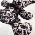 P75 Bur*berry 巴宝莉 26SS最新款情侣款小熊印花短袖T恤～品牌logo重工艺设计～面料上身舒适透气，不僵硬，修身的剪裁，采用高定定制纯棉面料！上身舒适有型，内搭单穿都完全没问题，时尚潮人必备！！！ 颜色：黑色 白色 码数M-XXXL