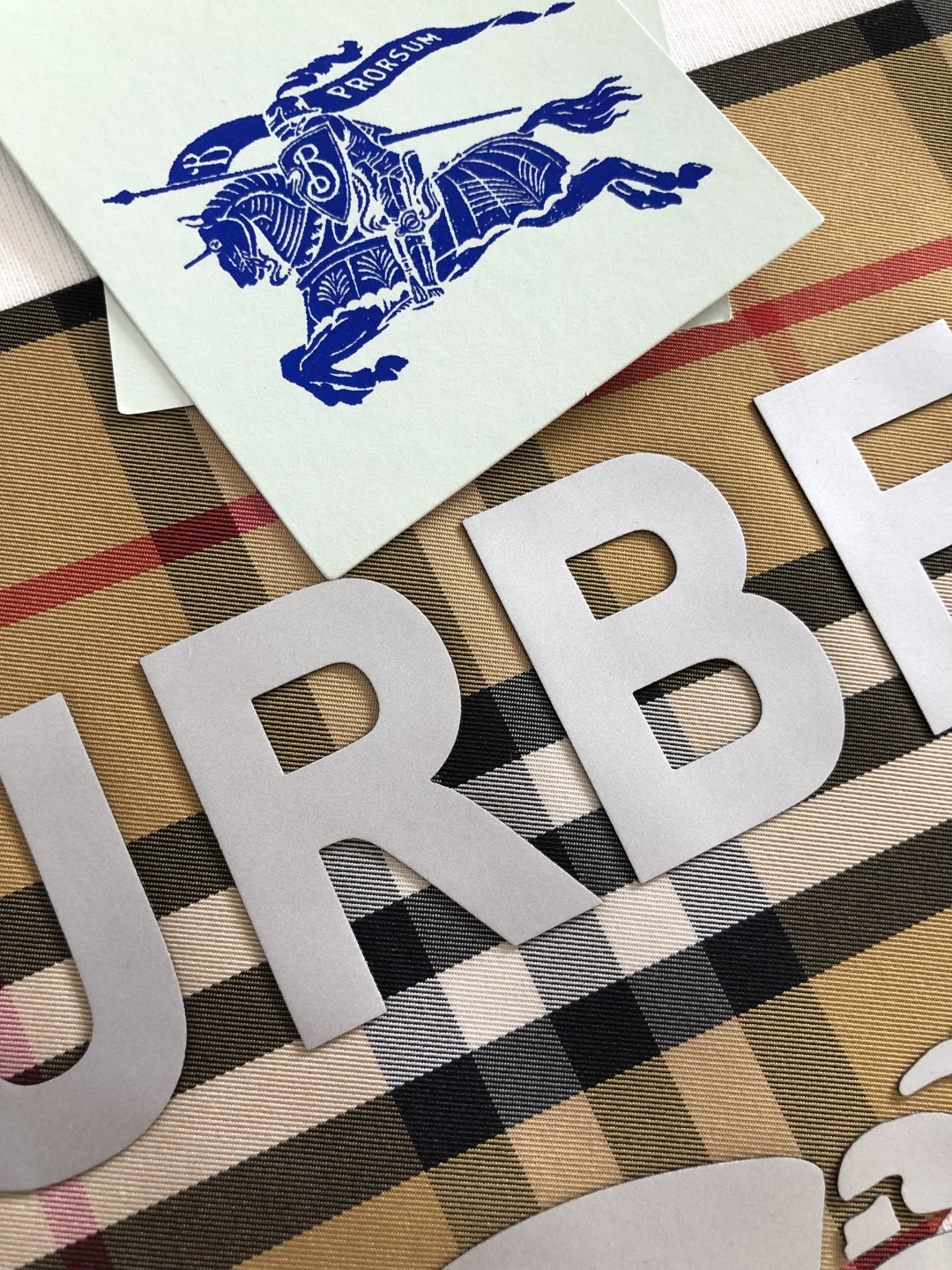 P75 BBR 2026SS春夏最新款圆领时尚短袖T恤，官网同步，定织定染300克重纯棉面料！贴肤舒适，耐看又好穿，经典简约logo设计，原厂工艺一丝不苟，型男必备单品 码数M-XXXL
