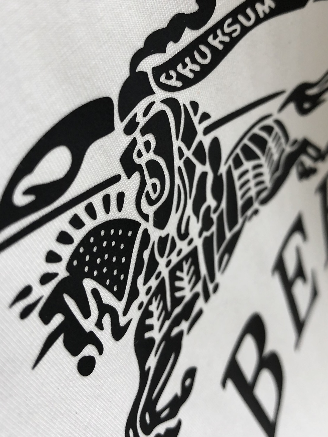 P75 BBR 2026SS春夏最新款圆领时尚短袖T恤，官网同步，进口定制丝光棉面料！贴肤舒适，耐看又好穿，经典简约logo设计，原厂工艺一丝不苟，型男必备单品 码数M-XXXL