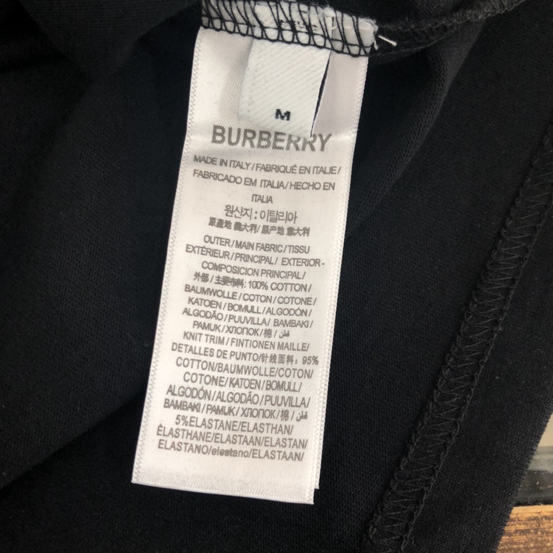 P75 💫 BURBERRY 巴宝莉 26SS新款男士圆领短袖 情侣T恤！ 高品质 🔥🔥时尚百搭潮款 定制进口面料 穿着舒适 透气 时尚不失个性 上身休闲随性 帅气有型 彰显大牌气质。三标齐全！！ 颜色：黑色 白色 尺码M-XXXL