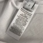 P75 💥BURBERRY 巴宝莉2025新款男士圆领短袖 情侣T恤 春夏新品 高品质 🔥🔥时尚百搭潮款 定制进口面料 穿着舒适 透气 时尚不失个性 上身休闲随性 帅气有型 彰显大牌气质。三标齐全！！ 颜色：黑色 白色 尺码：M-XXXL