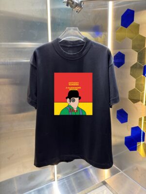 P70 Burberr* 巴宝* 2026春夏新款 经典字母 印花工艺 休闲宽松 圆领短袖T恤 男女同款 吊牌 领标 洗水唛 三标齐全 颜色：黑色 白色 紫色 绿色 尺码: S M L XL XXL