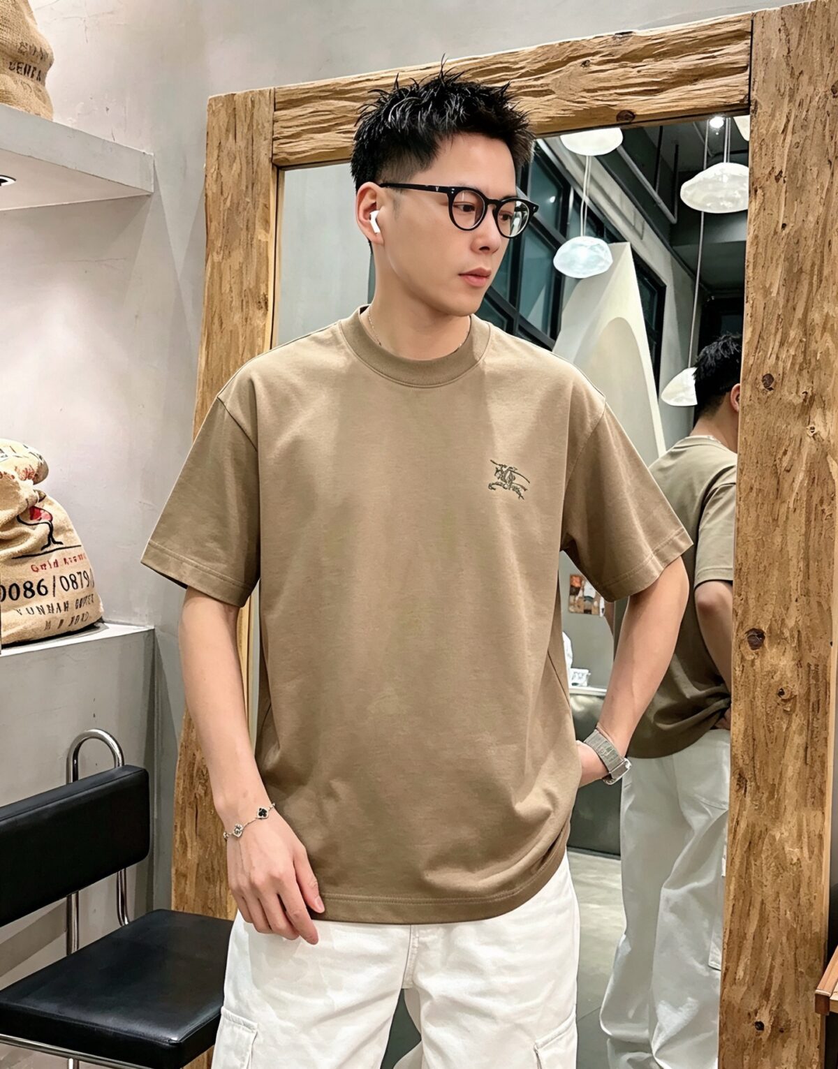 P75 bbr～刺绣战马logo图案，官方同款 2026春夏新款 280g7A抗菌短袖tee 负离子上身十分舒适，男女同款，落肩宽松版型 颜色: 黑色 白色 咖啡色 尺码：S（90-130斤） M（125-150斤） L（135-165斤） XL（160-190斤） XXL（185-220斤）