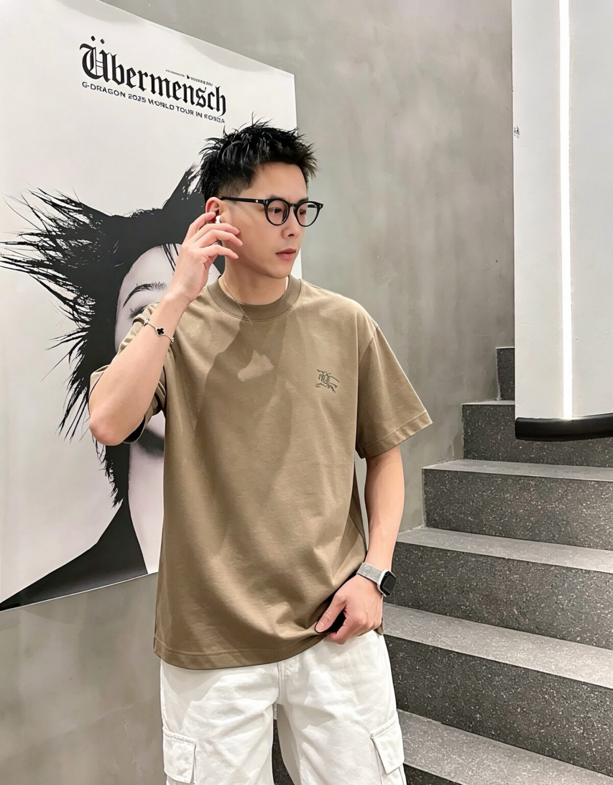 P75 bbr～刺绣战马logo图案，官方同款 2026春夏新款 280g7A抗菌短袖tee 负离子上身十分舒适，男女同款，落肩宽松版型 颜色: 黑色 白色 咖啡色 尺码：S（90-130斤） M（125-150斤） L（135-165斤） XL（160-190斤） XXL（185-220斤）