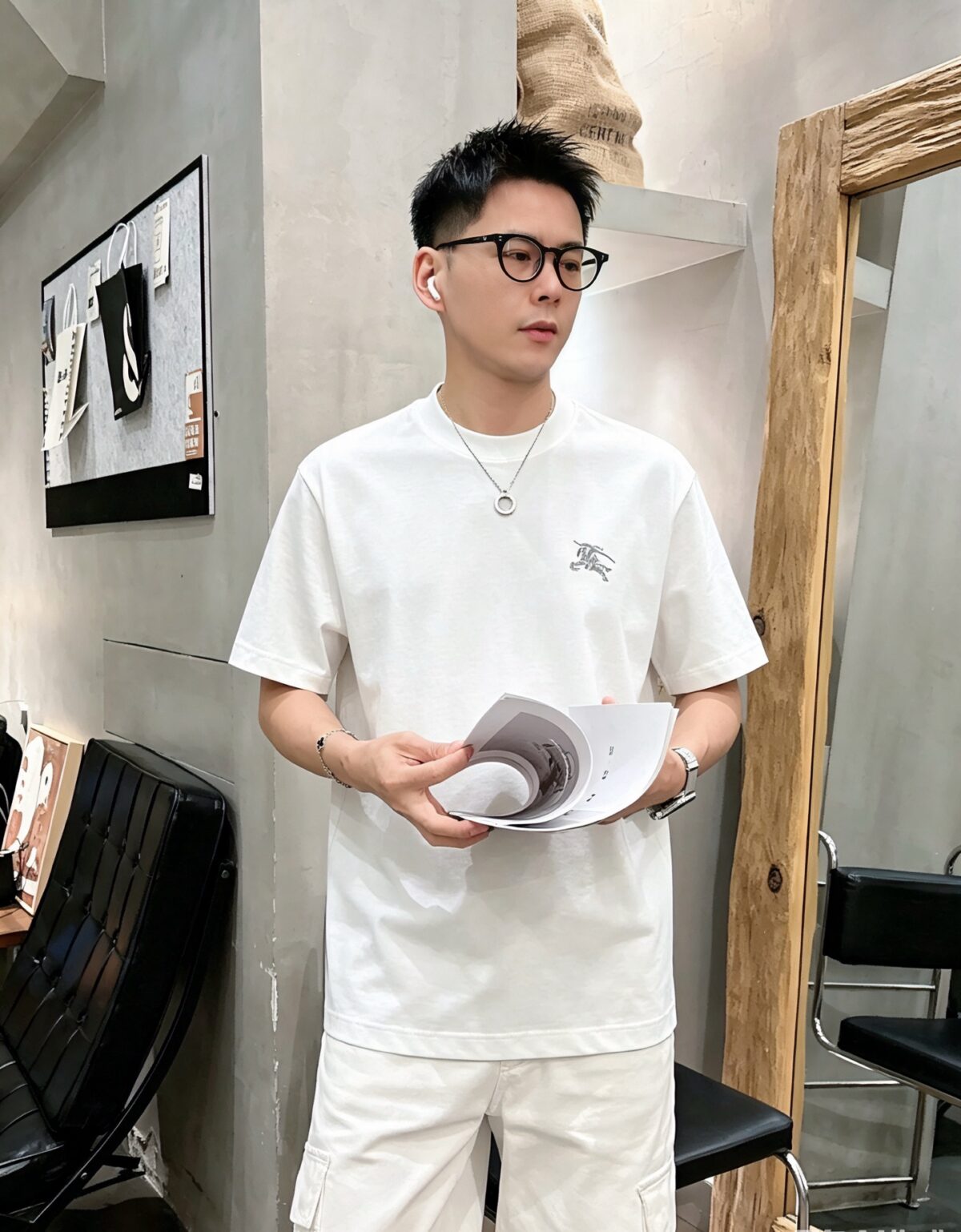P75 bbr～刺绣战马logo图案，官方同款 2026春夏新款 280g7A抗菌短袖tee 负离子上身十分舒适，男女同款，落肩宽松版型 颜色: 黑色 白色 咖啡色 尺码：S（90-130斤） M（125-150斤） L（135-165斤） XL（160-190斤） XXL（185-220斤）