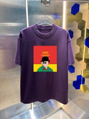 P70 Burberr* 巴宝* 2026春夏新款 经典字母 印花工艺 休闲宽松 圆领短袖T恤 男女同款 吊牌 领标 洗水唛 三标齐全 颜色：黑色 白色 紫色 绿色 尺码: S M L XL XXL