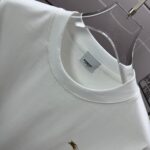P75 BBR 巴宝*莉 2026春夏款 经典简约战马刺绣工艺 定制双纱平纹纯棉面料 短袖T恤 男女同款 颜色：黑色 白色 紫色 紫色 绿色 尺码： S （90-130斤） M （120-150斤） L （140-165斤） XL （160-180斤） XXL （180-210斤）