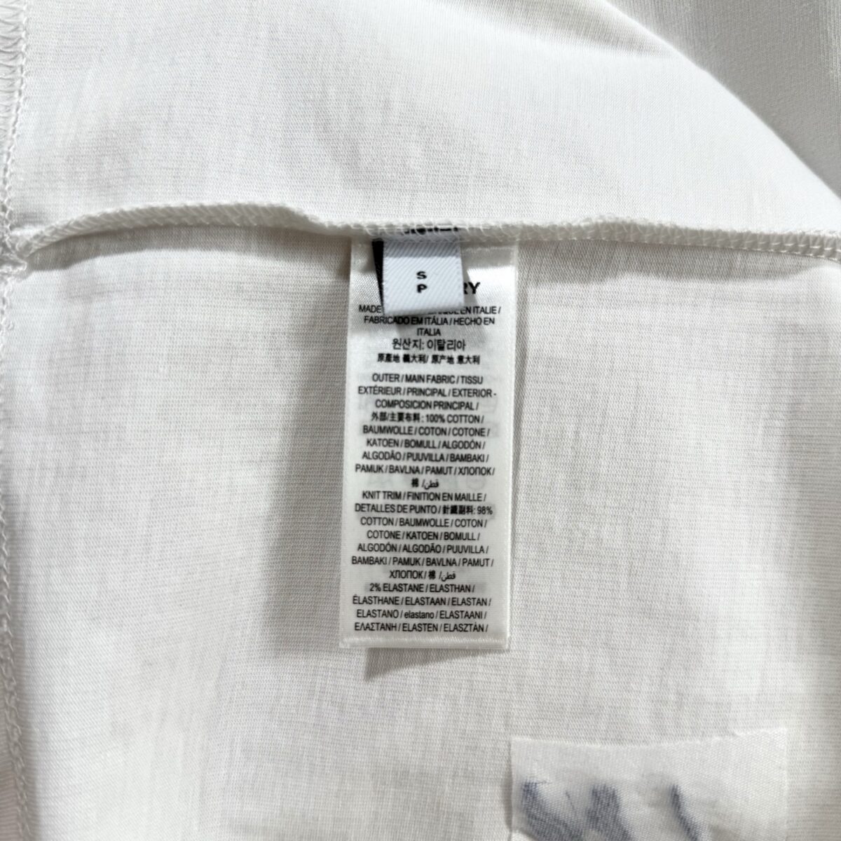 P70 款号TM1070 Burberry 巴宝莉26SS限定款胸前蓝色刺绣战马圆领短袖 面料：280克32支双纱纯棉面料 工艺：重工精梳棉 螺纹同缸同色 整体不会有色差 当下热度爆款 男女情侣款 定制原版一致辅料 三标齐全 os宽松版型 最大可穿到200斤左右 颜色：黑色 白色 尺码：S M L XL