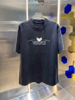weigou_206128_0_34fe49a93f P80 VERSACE*范思*哲2026ss夏季上新 重磅推出320克重高密度面料短袖t恤 吊牌 领标 洗水唛 三标齐全 颜色: 洗水黑色 洗水白色 洗水灰 褐色 码数: S M L XL XX
