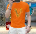 weigou_206192_2_1187b5293c P70 品牌: 范思哲 (胖子福音)原单男士休闲短袖T恤,2026春夏新品,定制胸前顶级logo 工艺、搭配整件细节 品质及剪裁设计都堪称一流,定制进口丝光棉面料!型格十足,配色轻熟百搭。M-5XL(穿到220斤)