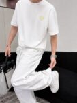 weigou_206242_6_438ee9aec1 P75 Versace/范思哲 胸前人头logo刺绣 《区别通货面料》 7a抗菌短袖tee 上身十分舒适,男女同款半袖,落肩宽松版型 颜色: 黑色 白色 咖啡色 尺码:S(90-130斤) M(125-150斤) L(135-165斤) XL(160-190斤) XXL(185-220斤)