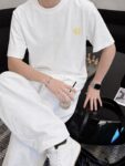 weigou_206242_7_1277963d82 P75 Versace/范思哲 胸前人头logo刺绣 《区别通货面料》 7a抗菌短袖tee 上身十分舒适,男女同款半袖,落肩宽松版型 颜色: 黑色 白色 咖啡色 尺码:S(90-130斤) M(125-150斤) L(135-165斤) XL(160-190斤) XXL(185-220斤)