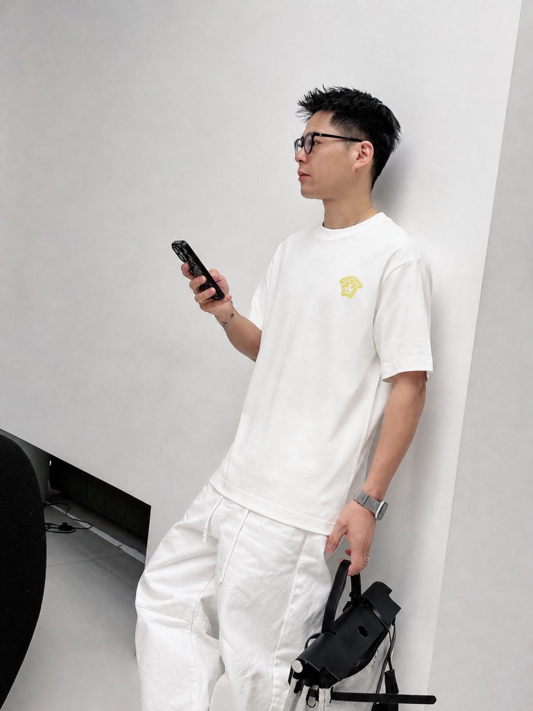 weigou_206242_8_4f5f3592a6 P75 Versace/范思哲 胸前人头logo刺绣 《区别通货面料》 7a抗菌短袖tee 上身十分舒适,男女同款半袖,落肩宽松版型 颜色: 黑色 白色 咖啡色 尺码:S(90-130斤) M(125-150斤) L(135-165斤) XL(160-190斤) XXL(185-220斤)