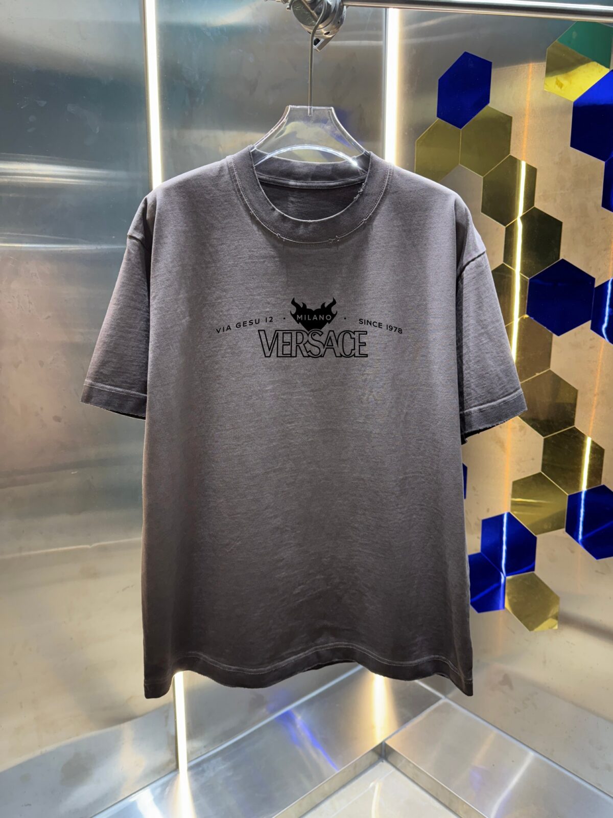 P80 VERSACE*范思*哲2026ss夏季上新 重磅推出320克重高密度面料短袖t恤 吊牌 领标 洗水唛 三标齐全 颜色: 洗水黑色 洗水白色 洗水灰 褐色 码数: S M L XL XX