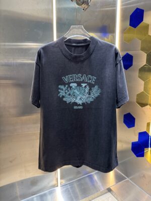 weigou_206396_0_d8f5341c27 P80 VERSACE*范思*哲2026ss夏季上新 重磅推出320克重高密度面料短袖t恤 吊牌 领标 洗水唛 三标齐全 颜色: 洗水黑色 洗水白色 洗水灰 褐色 码数: S M L XL XXL