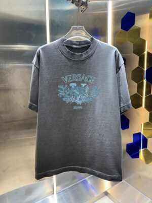 weigou_206540_0_5008cea573 P80 VERSACE*范思*哲2026ss夏季上新 重磅推出320克重高密度面料短袖t恤 吊牌 领标 洗水唛 三标齐全 颜色: 洗水黑色 洗水白色 洗水灰 褐色 码数: S M L XL XXL