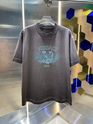 weigou_206585_0_d3b07f87b1 P80 VERSACE*范思*哲2026ss夏季上新 重磅推出320克重高密度面料短袖t恤 吊牌 领标 洗水唛 三标齐全 颜色: 洗水黑色 洗水白色 洗水灰 褐色 码数: S M L XL XXL