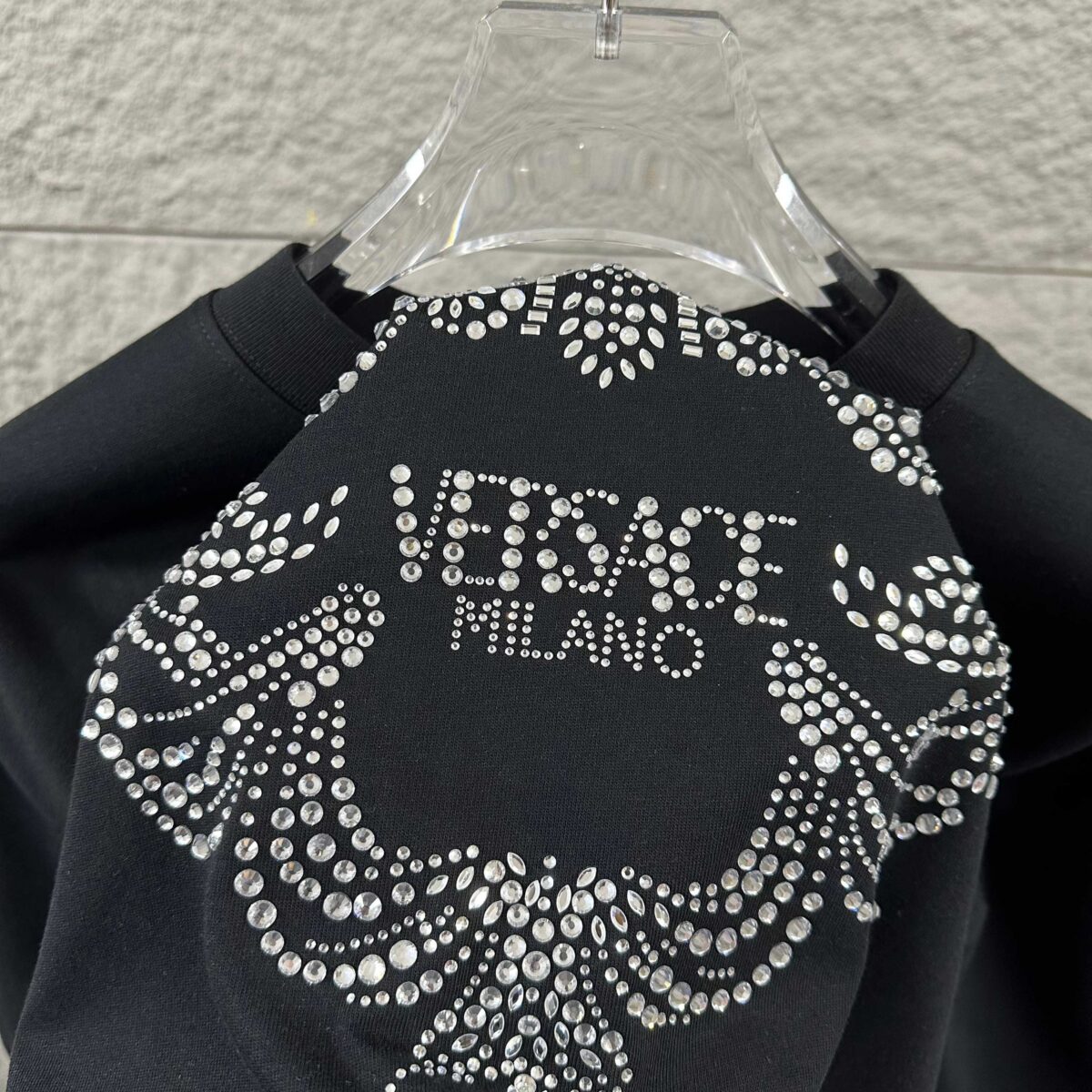 weigou_206829_5_3edded9bd6 P80 VersAce*范家* 2026 春夏新款 经典字母简约烫钻 定制双纱平纹纯棉面料 短袖T恤 男女同款 颜色 :黑色 白色 安哥拉红色 尺码: S (90-130斤) M (120-150斤) L (140-165斤) XL (160-180斤) XXL (180-210斤)