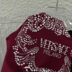 weigou_206879_5_59aa1714e6 P80 VersAce*范家* 2026 春夏新款 经典字母简约烫钻 定制双纱平纹纯棉面料 短袖T恤 男女同款 颜色 :黑色 白色 安哥拉红色 尺码: S (90-130斤) M (120-150斤) L (140-165斤) XL (160-180斤) XXL (180-210斤)
