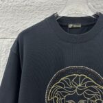 weigou_206955_5_b70fd9f33c P80 VersAce*范家* 2026 春夏新款 经典字母简约烫钻 定制双纱平纹纯棉面料 短袖T恤 男女同款 颜色 :黑色 白色 安哥拉红色 尺码: S (90-130斤) M (120-150斤) L (140-165斤) XL (160-180斤) XXL (180-210斤)