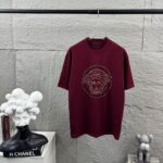 weigou_206986_0_2564a66f4f P80 VersAce*范家* 2026 春夏新款 经典字母简约烫钻 定制双纱平纹纯棉面料 短袖T恤 男女同款 颜色 :黑色 白色 安哥拉红色 尺码: S (90-130斤) M (120-150斤) L (140-165斤) XL (160-180斤) XXL (180-210斤)