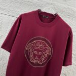 weigou_206986_2_5555458853 P80 VersAce*范家* 2026 春夏新款 经典字母简约烫钻 定制双纱平纹纯棉面料 短袖T恤 男女同款 颜色 :黑色 白色 安哥拉红色 尺码: S (90-130斤) M (120-150斤) L (140-165斤) XL (160-180斤) XXL (180-210斤)