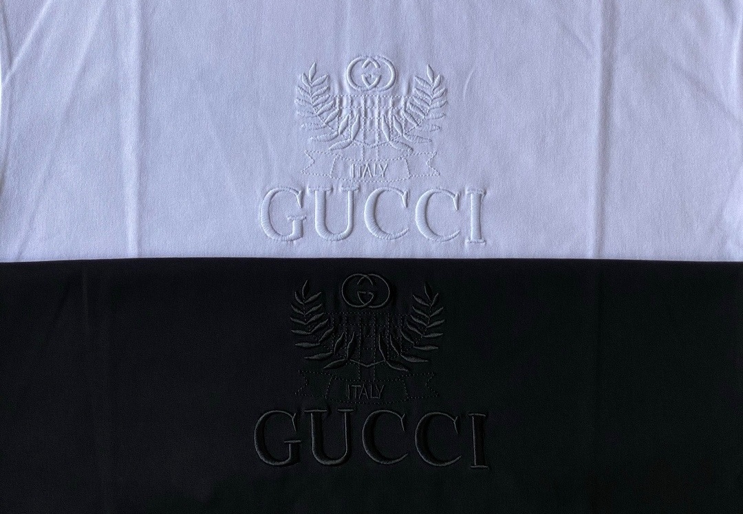 P65 GUCCI古奇 刺绣款 2026春夏经典圆领短袖T恤采用280克双纱精棉，衣服偏厚使整体高透气和柔软性，高版本，三标齐全！男女同款 颜色：白色 黑色 杏色 灰色 -尺码：S M L Xl