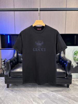 P65 GUCCI古奇 刺绣款 2026春夏经典圆领短袖T恤采用280克双纱精棉，衣服偏厚使整体高透气和柔软性，高版本，三标齐全！男女同款 颜色：白色 黑色 杏色 灰色 -尺码：S M L Xl