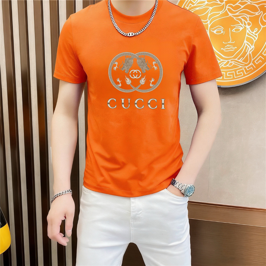 weigou_207291_3_1bbff40b95 P70 品牌: 古奇 (胖子福音)原单男士休闲短袖T恤,2026春夏新品,定制胸前顶级logo 工艺、搭配整件细节 品质及剪裁设计都堪称一流,定制进口丝光棉面料!型格十足,配色轻熟百搭。M-5XL(穿到220斤)