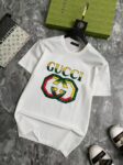 P70 品牌： 古奇 (胖子福音)原单男士休闲短袖T恤，2026春夏新品，定制胸前顶级logo 工艺、搭配整件细节 品质及剪裁设计都堪称一流，定制进口丝光棉面料！型格十足，配色轻熟百搭。M-5XL(穿到220斤)